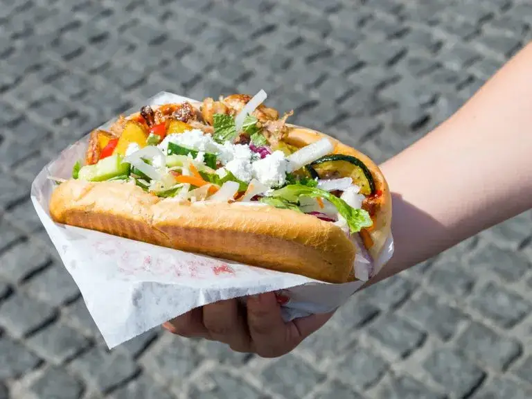 Zdjęcie Ile kalorii ma kebab w tortilli z frytkami? Sprawdź, co naprawdę jesz