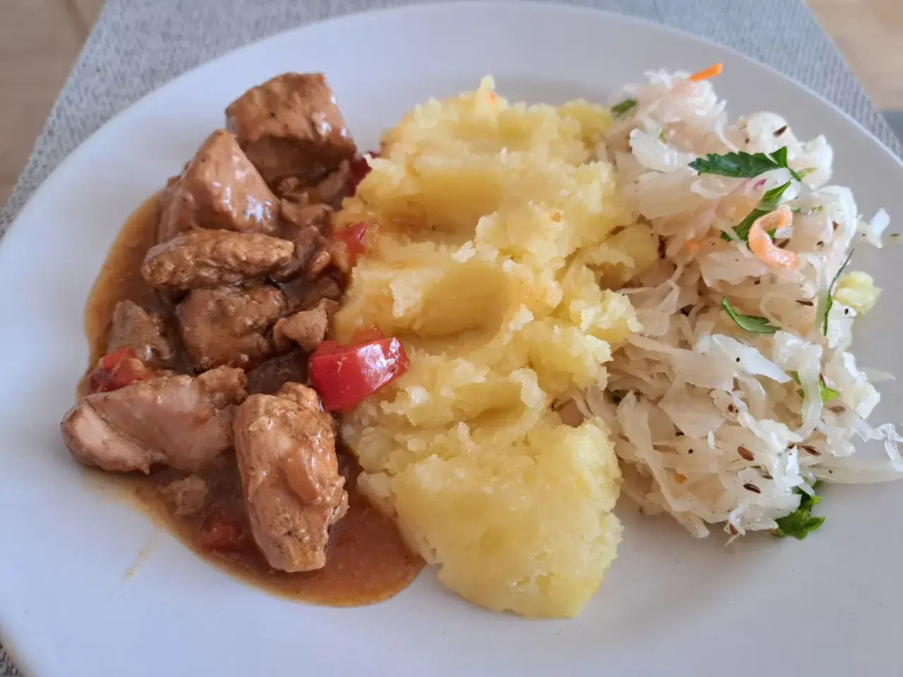 gulasz mięso obsmażanie bez soli