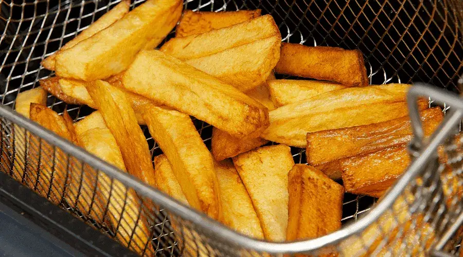Zdjęcie Idealna temperatura smażenia frytek we frytkownicy, aby uniknąć błędów