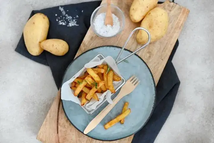 Zdjęcie Ile kalorii mają frytki z frytkownicy beztłuszczowej? Zaskakujące różnice!